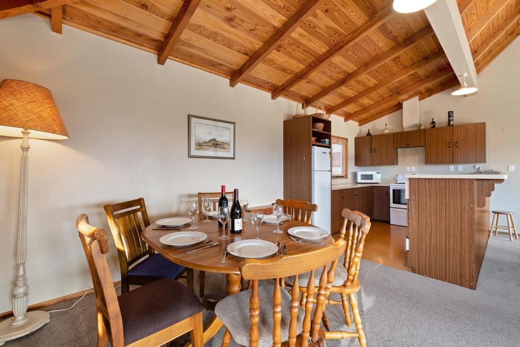 Sycamore Place - Wanaka Holiday Home ภายนอก รูปภาพ