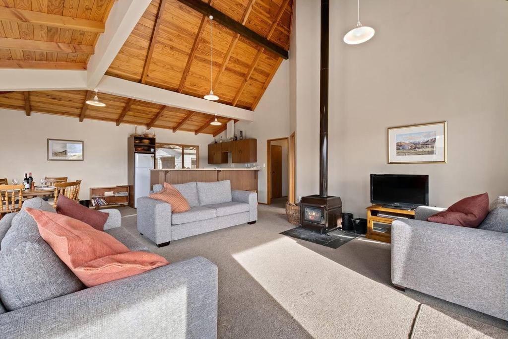 Sycamore Place - Wanaka Holiday Home ภายนอก รูปภาพ
